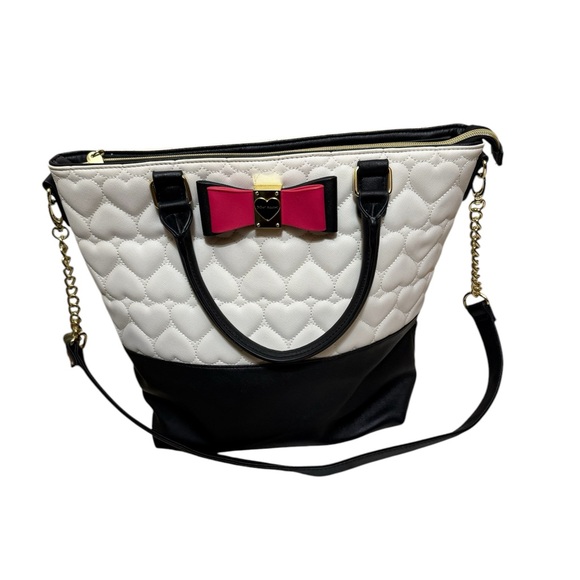 Betsey Johnson | Heart Quilted Shoulder Bag with Red Bow be...